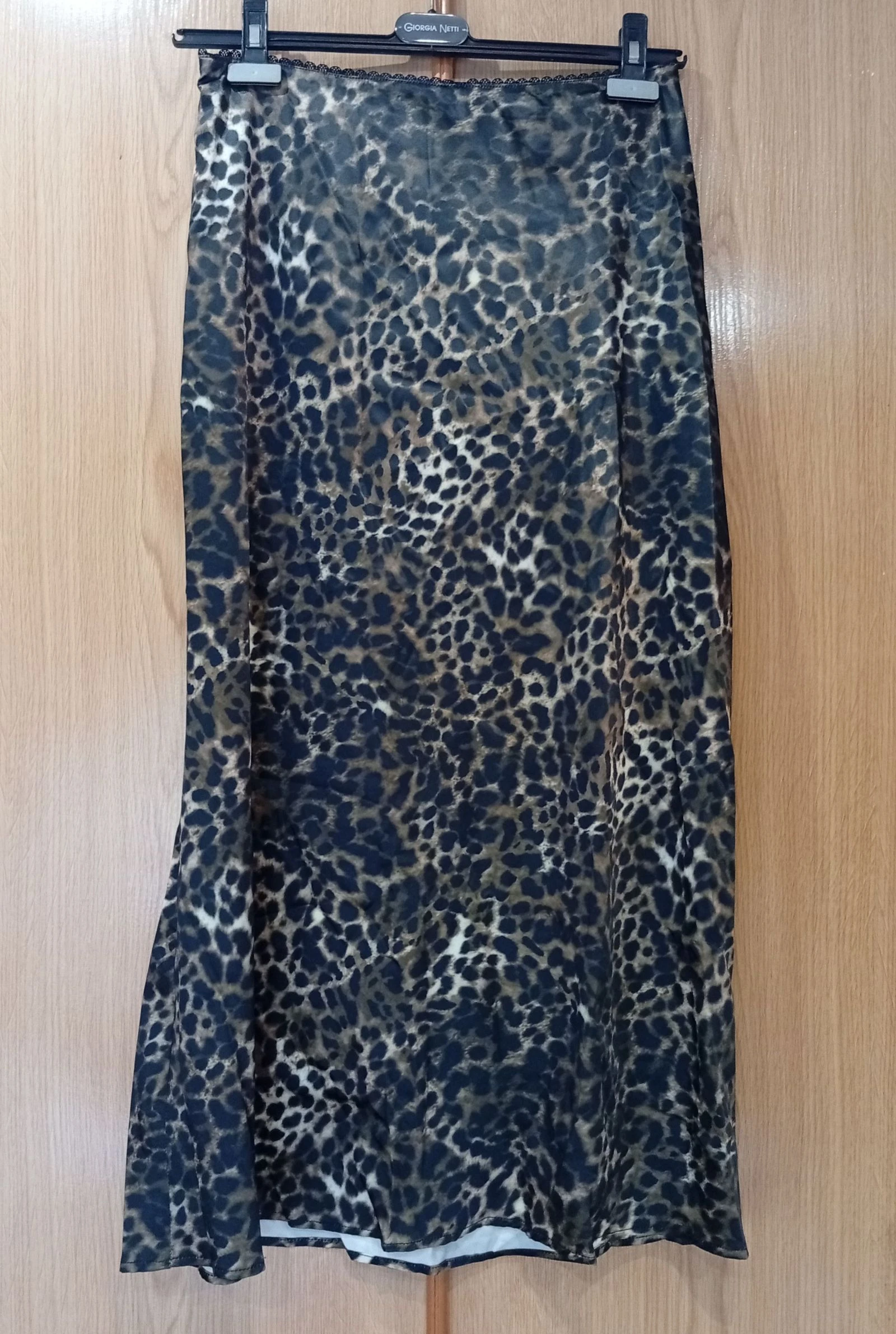Linda saia midi de cetim com estampa de oncinha estilosa Tamanho M – photo 2